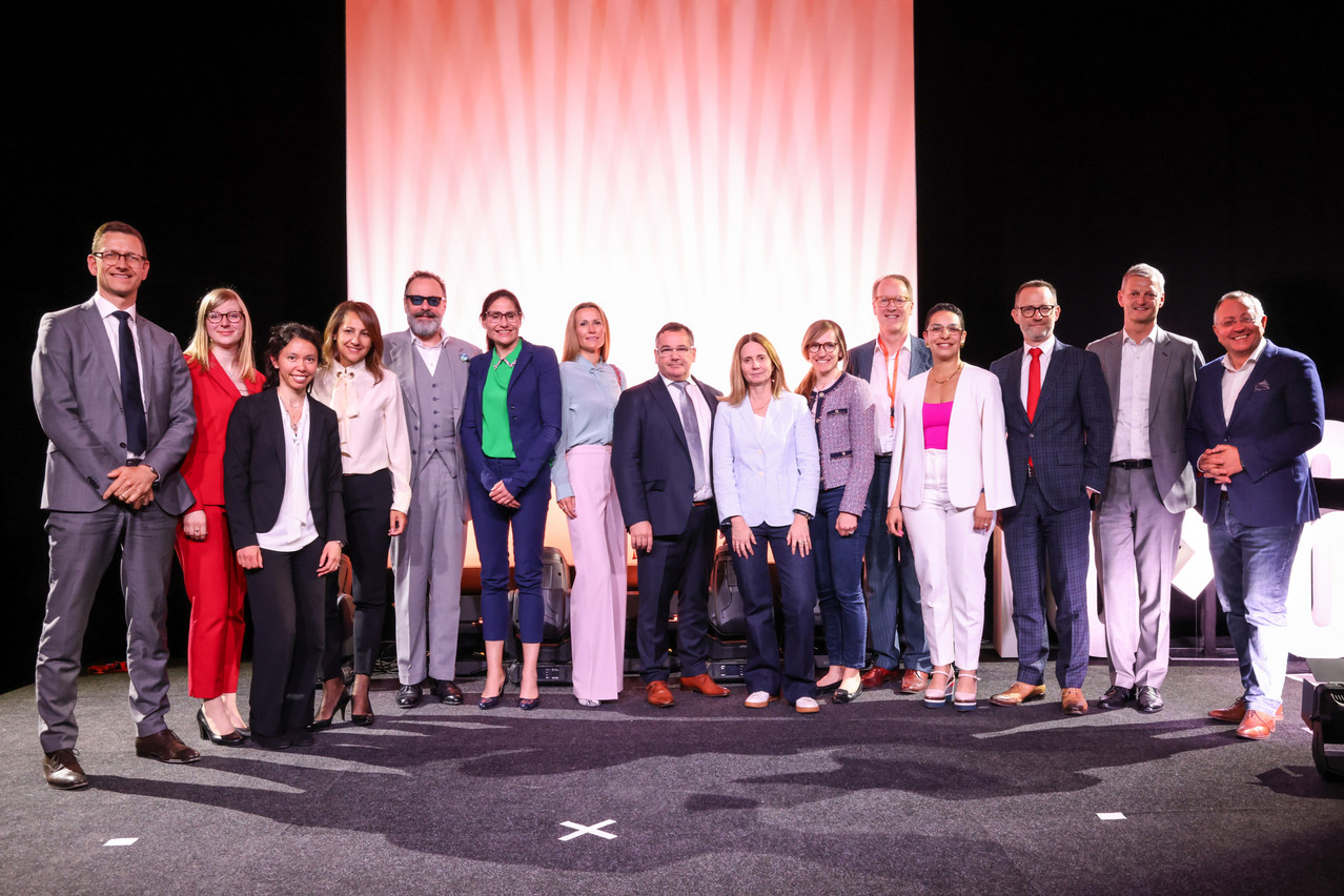 From left to right: Olivier Carré (PwC Luxembourg), Katarzyna Bialek (Paperjam+Delano Business Club), Lydia Linna (Delano), Catherine Baflast (PwC Legal), Pascal Bouvier (Middlegame Ventures), Vanessa Roger Grüneklee (Schroders), Constanze Jacobs (Commerz Real), Pascal Morosini (iHub), Daniela Klasén-Martin (Credit Suisse), Maria Samuelsson von Oldenskiöld (EQT Group), Douglass Welch (Pemberton Asset Management Group), Hind El Gaidi (Astorg), Fabrice Coste (Invesco), Alan Dundon (L3A), Pedro Castilho (Verbalius). Photo: Marie Russillo / Maison Moderne