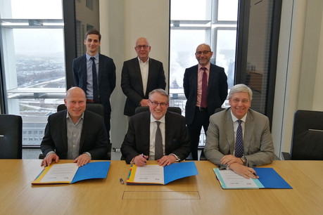 Le recteur de l’Université Stéphane Pallage, le président de la SNCI Patrick Nickels et le président du conseil de surveillance de l’Uni Yves Elsen ont signé une facilité pour permettre à des chercheurs entrepreneurs d’obtenir un premier crédit. (Photo: Université du Luxembourg/SNCI)