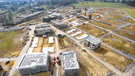 À Elmen, le chantier avance et les constructions commencent à sortir de terre. (Photo: Médiathèque Commune de Kehlen – Raymond Faber)