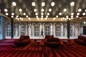 The panoramic wallpaper takes its design from the former façade of an annex of the Louvre. Photo: Guy Wolff/Maison Moderne