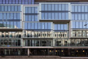 A set of irregular eaves sculpts the volume of the façade, giving it a three-dimensional character.  Photo: Guy Wolff/Maison Moderne