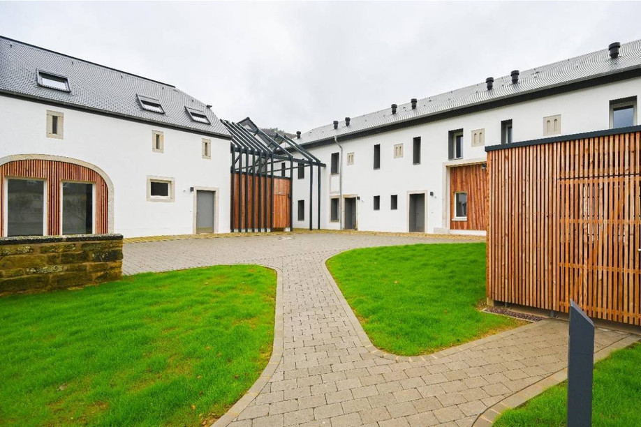 The work undertaken concerned the former farmhouse, consisting of four buildings, as well as the construction of a new residence. (Photo: Fonds du Logement)