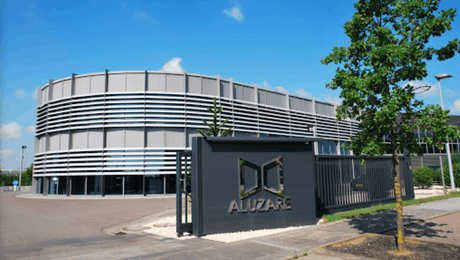 Le fabricant de portes et châssis en aluminum employairt 30 personnes sur son site d’Ehlerange. (Photo: Aluzare)
