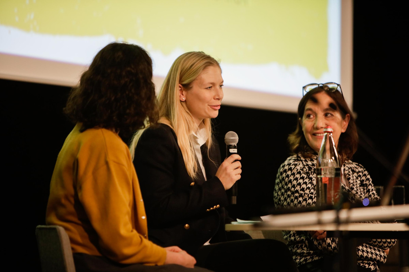 Katarina Kordulakova (DfC France) à gauche, Liz Kremer (UP_FOUNDATION) à droite (Photo: Romain Gamba / Maison Moderne)