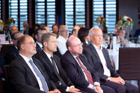 Roger Lampach (LuxConnect) et Claude Demuth (LU-CIX), François Biltgen (Cour Justice Européenne) et Didier Wasilewski (Cegecom) ((Photo: Nader Ghavami))