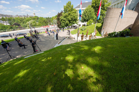 Privés de liesse populaire, les trois premiers personnages de l’État ont insisté sur la solidarité nationale face à la crise du Covid-19. (Photo: SIP / Jean-Christophe Verhaegen)