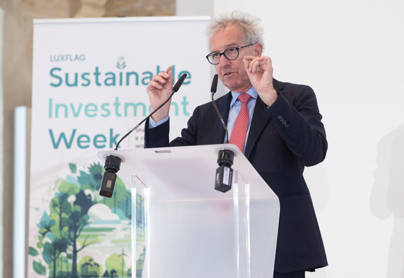 Pierre Gramegna, managing director of the European Stability Mechanism and former Luxembourg finance minister (DP), is seen delivering the opening remarks at Luxflag Sustainable Investment Week, 17 October 2023. Photo: Guy Wolff/Maison Moderne