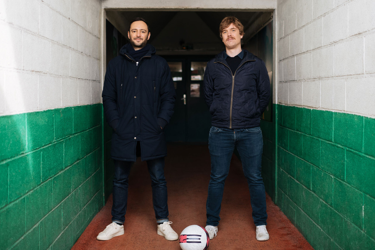 Nicolas Julia et Adrien Montfort, les deux fondateurs de Sorare, qui mélange football, des cartes Panini virtuelles, blockchain et cryptomonnaies, pour un produit qui fait fureur. (Photo: Sorare)