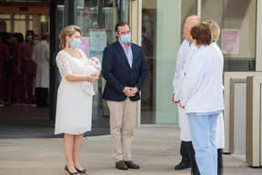 Sortie de maternité de S.A.R. le Prince Charles – 13.05.2020 ((Photo: Matic Zorman / Maison Moderne))