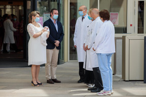 Sortie de maternité de S.A.R. le Prince Charles – 13.05.2020 ((Photo: Matic Zorman / Maison Moderne))