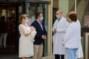 Sortie de maternité de S.A.R. le Prince Charles – 13.05.2020 ((Photo: Matic Zorman / Maison Moderne))