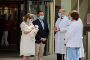 Sortie de maternité de S.A.R. le Prince Charles – 13.05.2020 ((Photo: Matic Zorman / Maison Moderne))