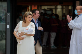 Sortie de maternité de S.A.R. le Prince Charles – 13.05.2020 ((Photo: Matic Zorman / Maison Moderne))