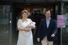 Sortie de maternité de S.A.R. le Prince Charles – 13.05.2020 ((Photo: Matic Zorman / Maison Moderne))