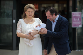 Sortie de maternité de S.A.R. le Prince Charles – 13.05.2020 ((Photo: Matic Zorman / Maison Moderne))