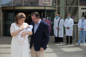Sortie de maternité de S.A.R. le Prince Charles – 13.05.2020 ((Photo: Matic Zorman / Maison Moderne))