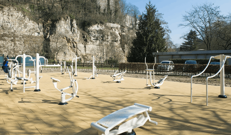 Se maintenir en forme grâce au fitness park de la Pétrusse. (Photo: David Laurent pour la Ville de Luxembourg)