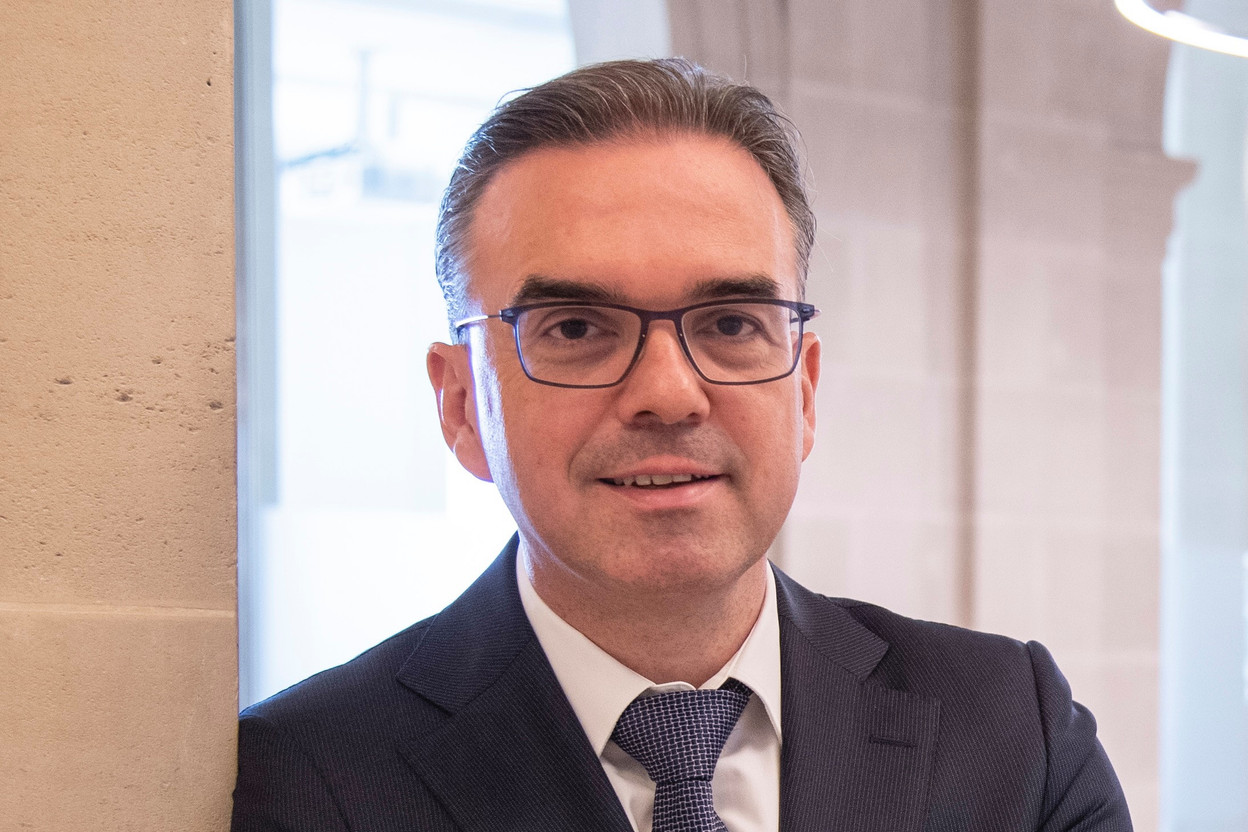 “We closely monitor movements in the financial markets as well as our various sources of refinancing. This enables us to already offer more favourable financing terms to our clients,” said Claude Hirtzig, head of retail and professional banking at Spuerkeess. Photo: Spuerkeess