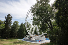 Au parc Kinnekswiss, il est possible de monter dans la grande roue pour une vue en hauteur sur Luxembourg. (Photo: Romain Gamba / Maison Moderne)