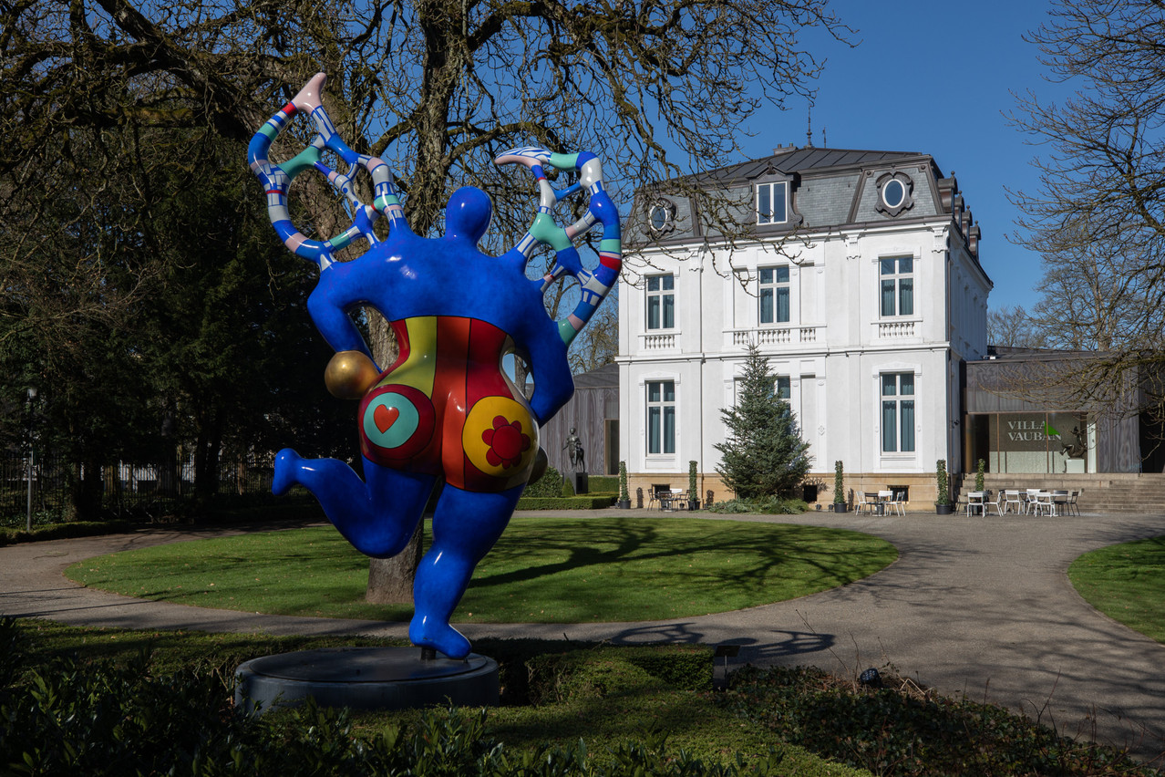 Niki de Saint Phalle's "La Grande Tempérance" faces the Villa Vauban. (Photo: Guy Wolff/Maison Moderne)