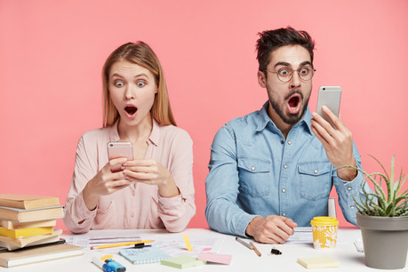 Finis les messages jour et nuit. Hotshot limite la présence numérique des employés... à leurs heures et localisation de travail. Dans un environnement mobile, sécurisé par défaut et «compliance» grâce à toutes les réglementations. (Photo: Shutterstock)