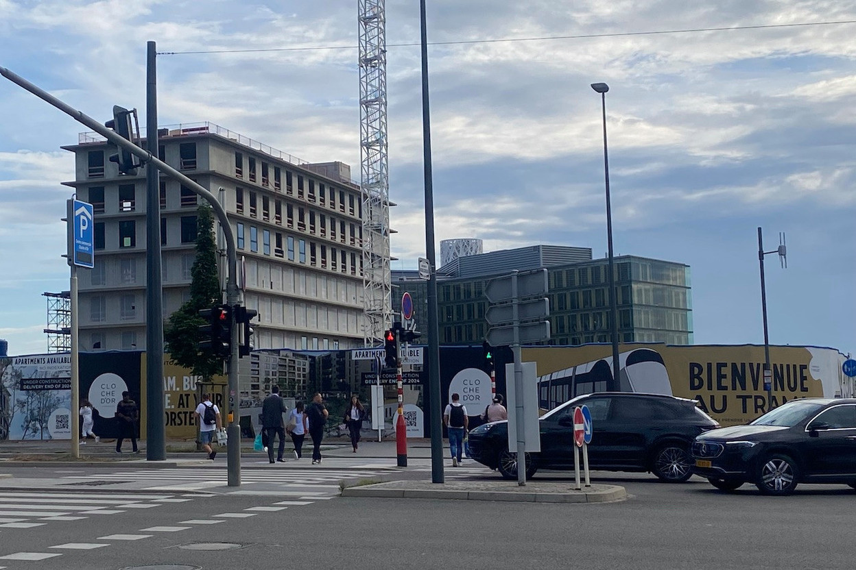 The building that will house State Street’s teams in two years will be located between the Cloche d’Or shopping centre and PWC's current headquarters. Photo: Paperjam