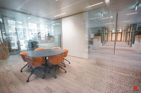There are also more traditional meeting rooms. Photo: Fabrice Perrousse
