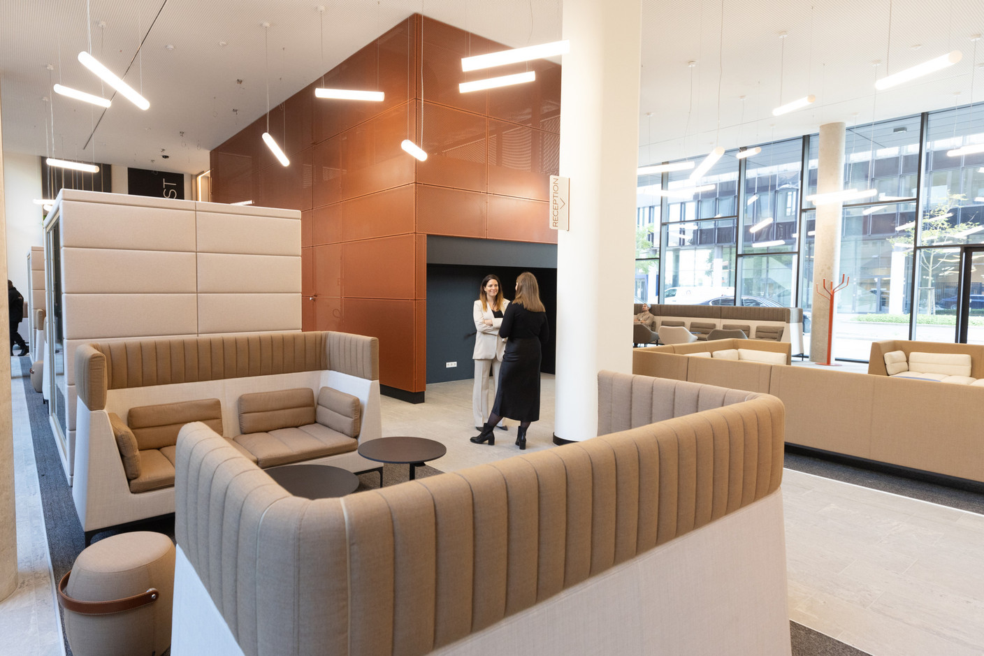 Lounge areas are located in the reception hall. Photo: Guy Wolff/Maison Moderne