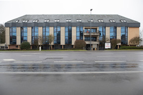 Le 310 route d'Esch à Luxembourg abrite actuellement les bureaux de TotalEnergies. ((Photo: Guy Wolff/Maison Moderne))