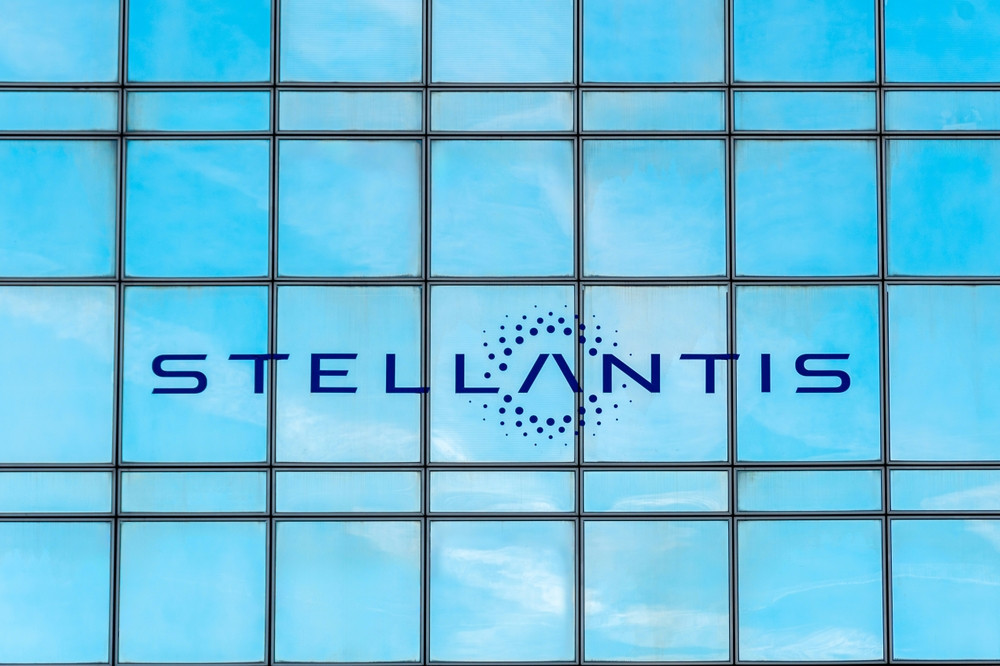Group sales of €153.5bn, down 2%.  (Photo: Shutterstock)