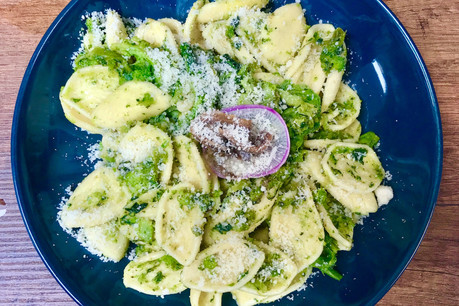 Amertume gourmande et pâtes fraîches, le tout arrosé d’un bon Primitivo: il en faut peu pour se faire plaisir à la Trattoria da Gino! (Photo: Maison Moderne)
