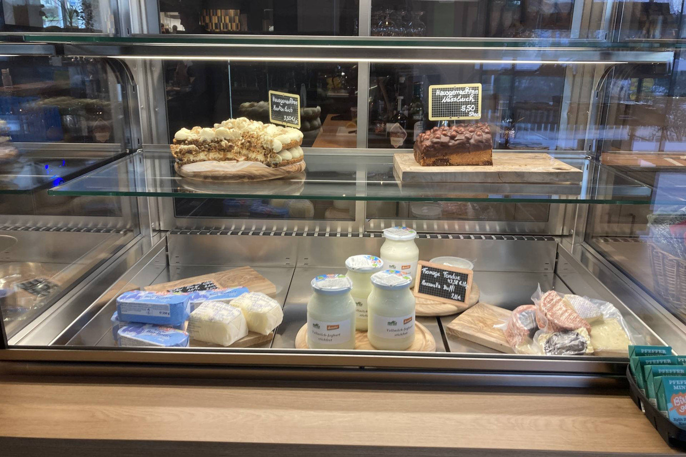 Pour les petites faims de l’après-midi, il est possible de demander un gâteau pour accompagner son café. (Photo: Céline Coubray)