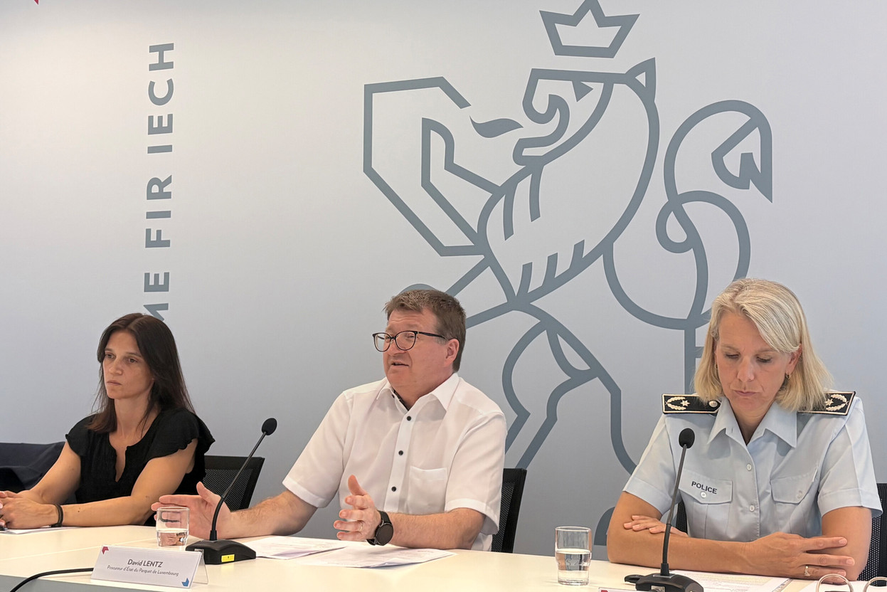 State Prosecutor David Lentz and the head of the Central Criminal Investigation Department, Kristin Schmit (on the right), sought to raise awareness ahead of the first reports in Luxembourg of violence against children stemming from online abuse. Photo: Paperjam