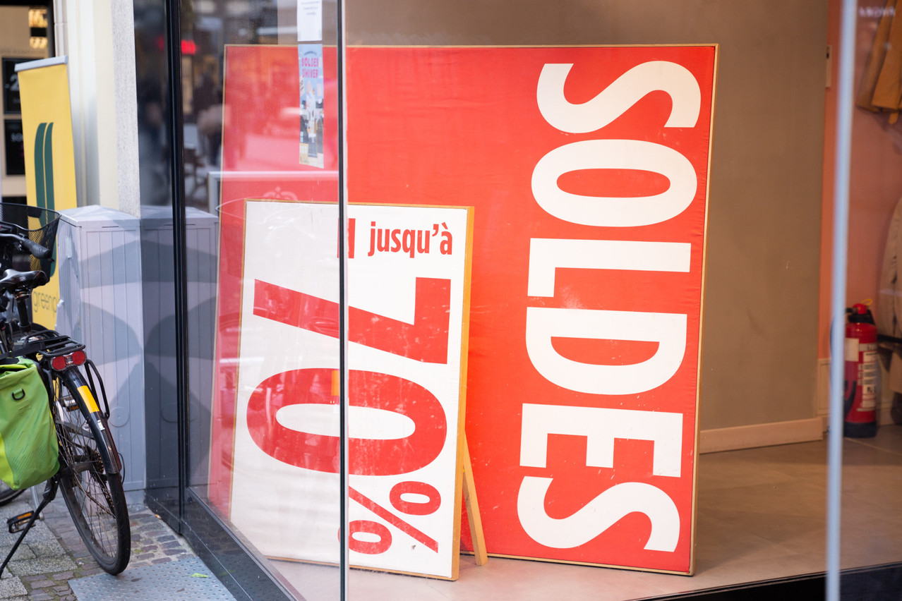 The summer sales are shaping up rather nicely, according to retailers, whose relatively high stock levels may push up discounts. Photo: Romain Gamba / Maison Moderne