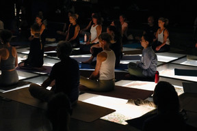 The Sunset Rooftop Yoga + Live Music event took place on 3 June 2026 at the Draï Eechelen Museum. (Photo: Virginie Willemet/Vyou)