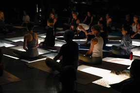 The Sunset Rooftop Yoga + Live Music event took place on 3 June 2026 at the Draï Eechelen Museum. (Photo: Virginie Willemet/Vyou)