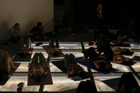 The Sunset Rooftop Yoga + Live Music event took place on 3 June 2026 at the Draï Eechelen Museum. (Photo: Virginie Willemet/Vyou)