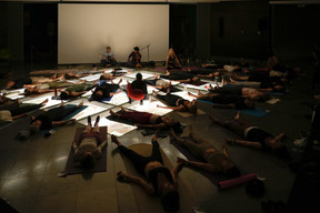 The Sunset Rooftop Yoga + Live Music event took place on 3 June 2026 at the Draï Eechelen Museum. (Photo: Virginie Willemet/Vyou)