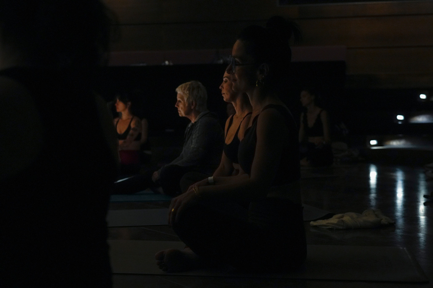 The Sunset Rooftop Yoga + Live Music event took place on 3 June 2026 at the Draï Eechelen Museum. (Photo: Virginie Willemet/Vyou)