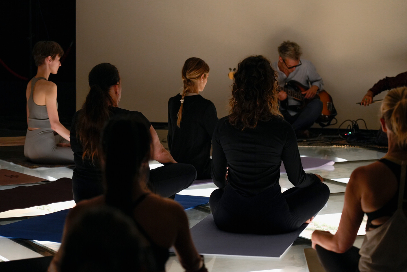 The Sunset Rooftop Yoga + Live Music event took place on 3 June 2026 at the Draï Eechelen Museum. (Photo: Virginie Willemet/Vyou)