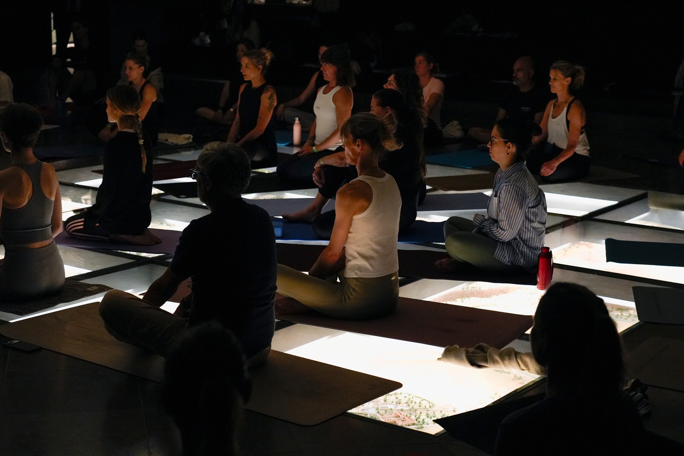 The Sunset Rooftop Yoga + Live Music event took place on 3 June 2026 at the Draï Eechelen Museum. (Photo: Virginie Willemet/Vyou)