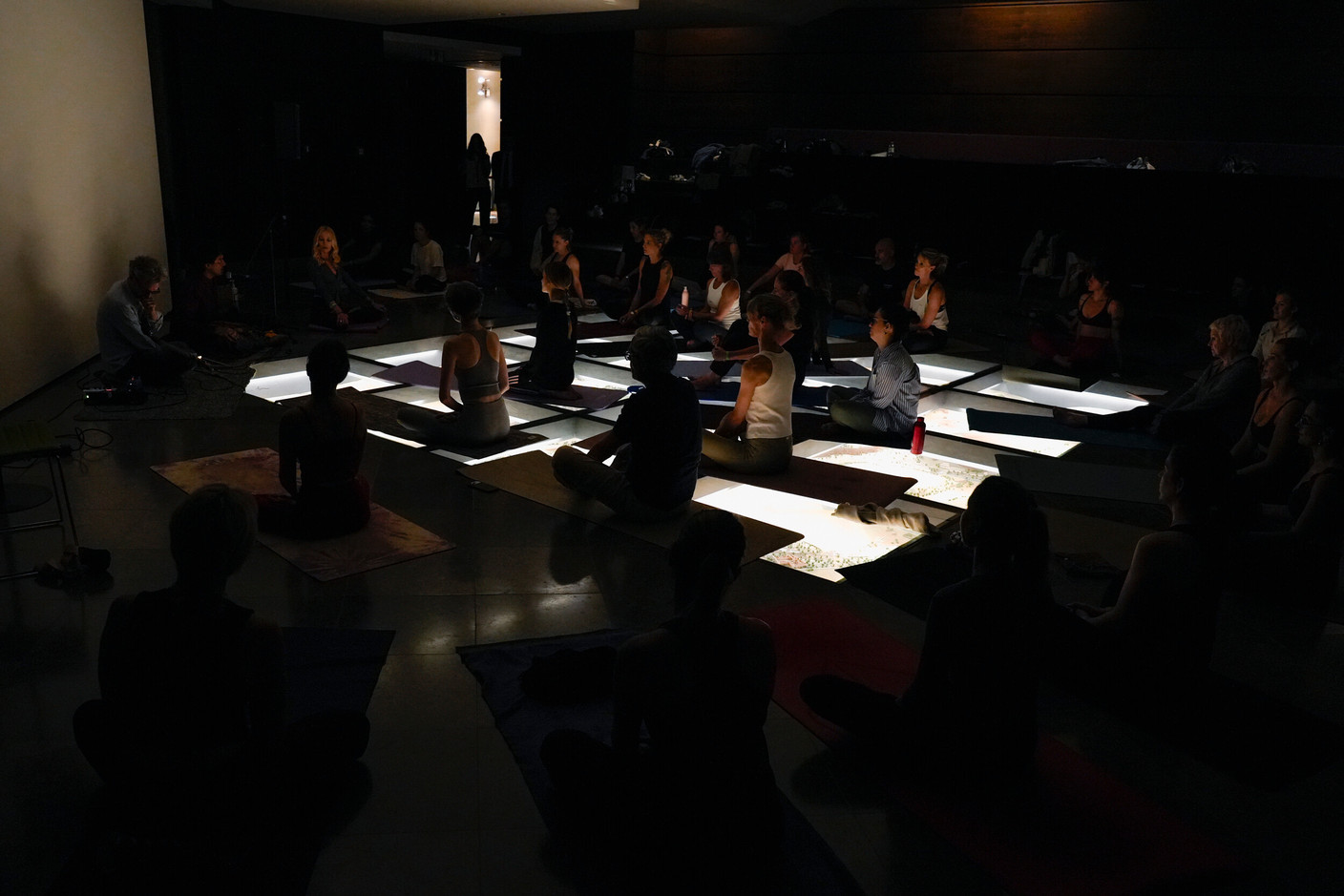 The Sunset Rooftop Yoga + Live Music event took place on 3 June 2026 at the Draï Eechelen Museum. (Photo: Virginie Willemet/Vyou)