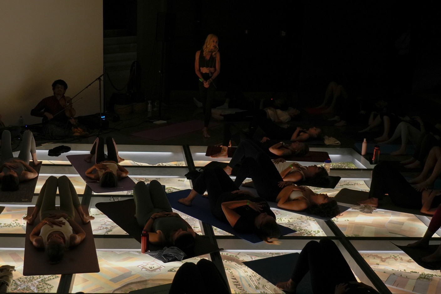 The Sunset Rooftop Yoga + Live Music event took place on 3 June 2026 at the Draï Eechelen Museum. (Photo: Virginie Willemet/Vyou)