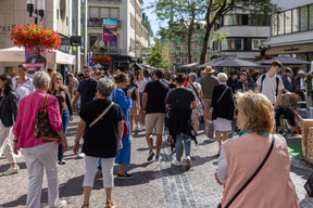 Shoppers and stallholders are seen in Luxembourg City-Centre during the braderie (street market), 4 September 2023. Photo: Romain Gamba / Maison Moderne