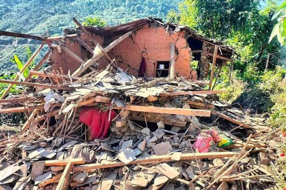 The earthquake left a trail of destruction in its wake, with families in distress and desperate need of shelter and food supplies. (Photo: Navjyoti Center)