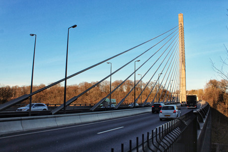 Près de 93% des luminaires le long des autoroutes vont rester en place. Du moins pour le moment. (Photo: Shutterstock)
