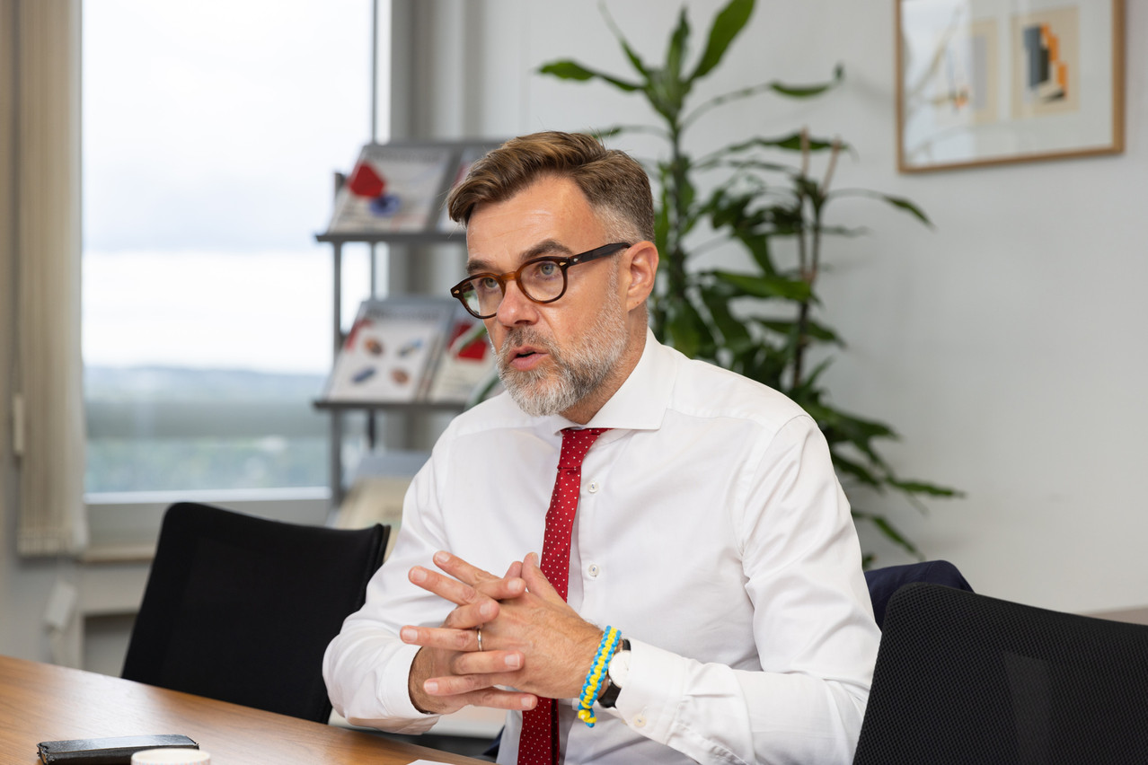 Alors ministre de l’Économie, Franz Fayot, avait dû, comme le gouvernement, fixer des limites dans l’offre de rachat de SES par Intelsat. Aujourd’hui, face au fonds Appaloosa, il trouve le gouvernement «inquiétant». (Photo: Romain Gamba/Maison Moderne/Archives)
