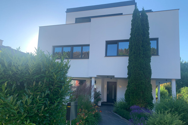 Cette maison à Ernster a subi un relooking total et un agrandissement important entre 2019 et 2021. (Photo: Batipol)