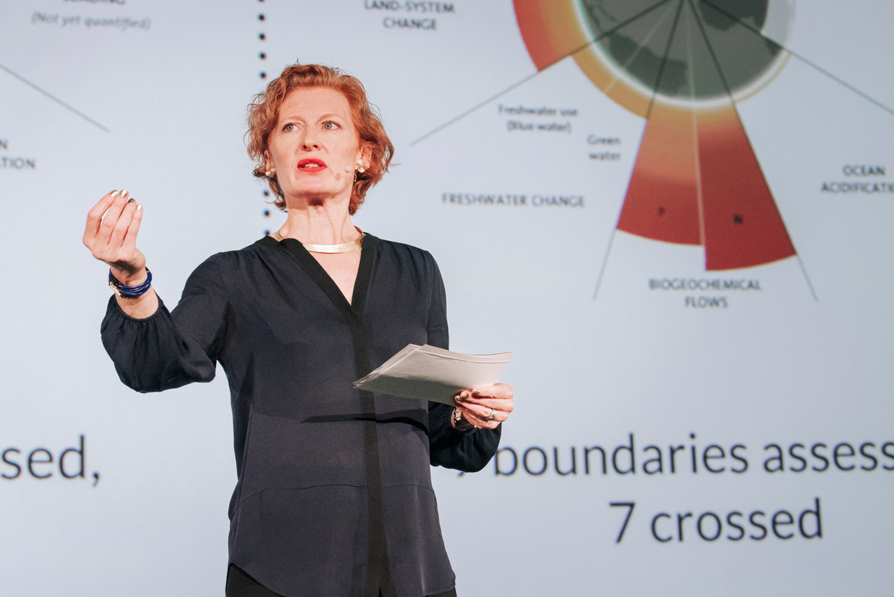 Jane Feehan, a biologist at the European Investment Bank, presented the concept of planetary limits, a scientific framework that actually exists, according to which several critical limits are exceeded, transforming climate, water, soil and ecosystems into tangible economic risks. (Photo: Julian Pierrot / Paperjam)