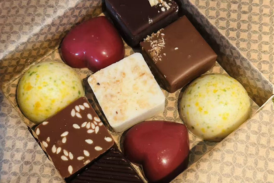 Count around 150 Swiss francs a kilo for the small filled chocolates.  (Photo: Paperjam)
